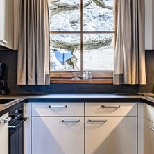 Bild enthält, Indoors, Interior Design, Kitchen, Sink, Sink Faucet