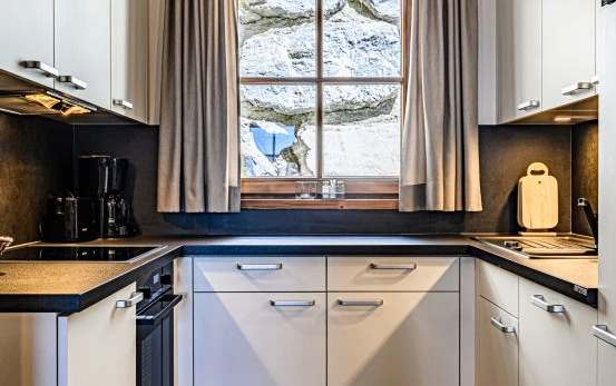 Bild enthält, Indoors, Interior Design, Kitchen, Sink, Sink Faucet