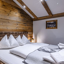 Bild enthält, Indoors, Interior Design, Wood, Hardwood, Stained Wood, Wood Panels