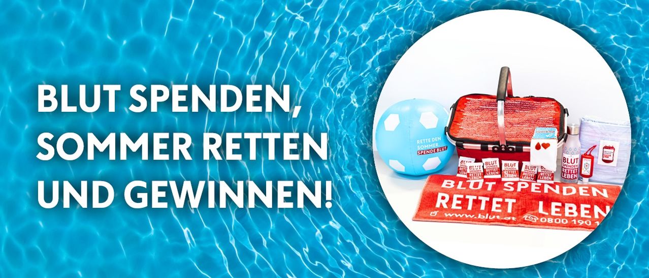 Ein blauer und weißer Fußball, eine rote Picknicktasche und ein roter Stoff mit dem Text 'BLut retten' liegen auf einer weißen Oberfläche. Der Hintergrund ist ein blauer Wasserkörper. Der Text 'Spenden, mer retten gewinnen!' ist in Weiß auf dem blauen Hintergrund geschrieben.