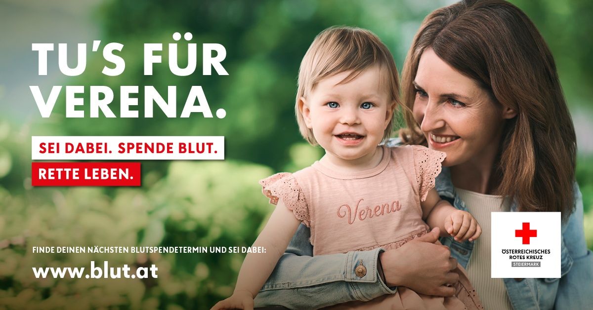 Ein lächelndes Kleinkind, das ein rosa Shirt mit dem Wort Verena trägt, wird von einer lächelnden Frau gehalten. Der Hintergrund ist verschwommen mit grünem Laub. Der Text 'S für Verena. Spende Blut.' wird prominent angezeigt.