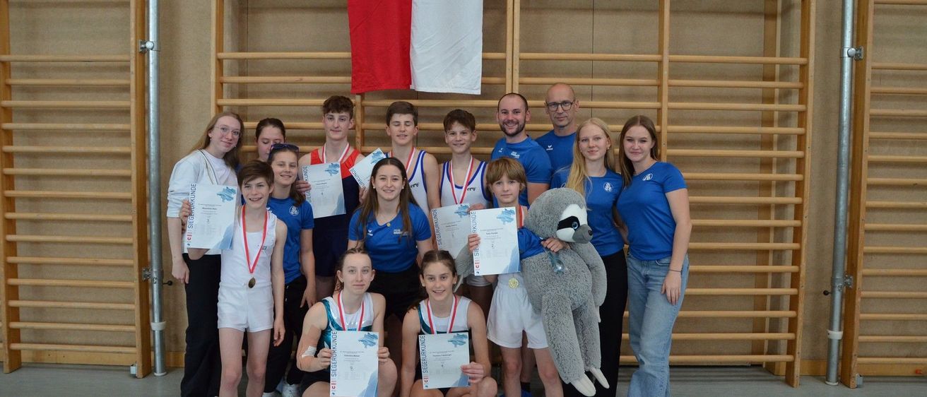 Bild enthält, People, Person, Pants, Portrait, Shorts, Adult, Female, Woman, Child, Girl