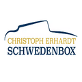 Logo für Christoph Erhardt Schwedenbox, mit einem stilisierten Auto-Silhouette und Text in Blau und Gelb.
