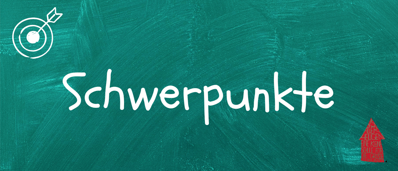 Das Wort 'schwerpunkt' ist in weiß auf einem grünen Tafelhintergrund geschrieben. Die Buchstaben sind groß und fett, was die Betonung des Begriffs nahelegt.