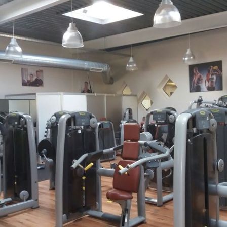 Bild enthält, Working Out, Fitness, Sport, Person, Gym, Architecture, Building