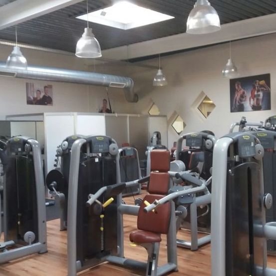 Bild enthält, Working Out, Fitness, Sport, Person, Gym, Architecture, Building