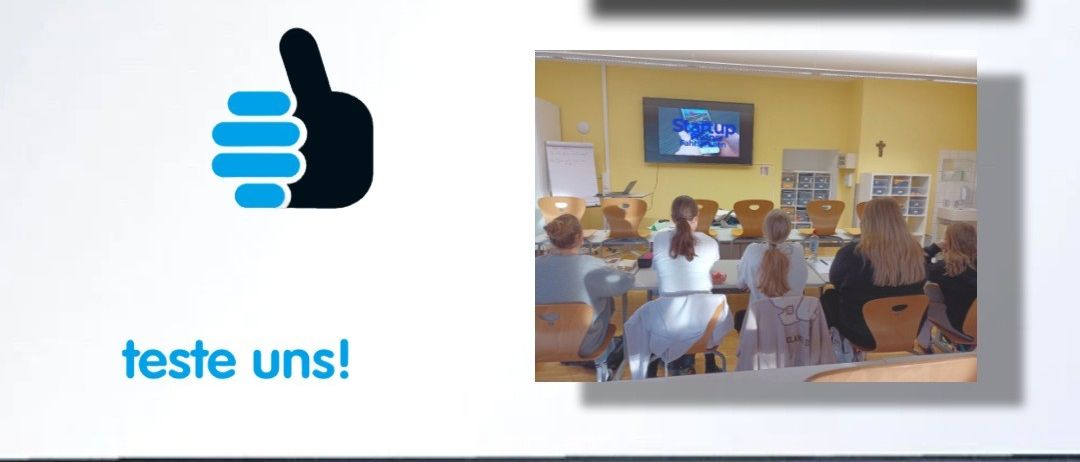 Bild enthält, White Board, Advertisement, Adult, Female, Person, Woman, Monitor, Head, Text, Business Card