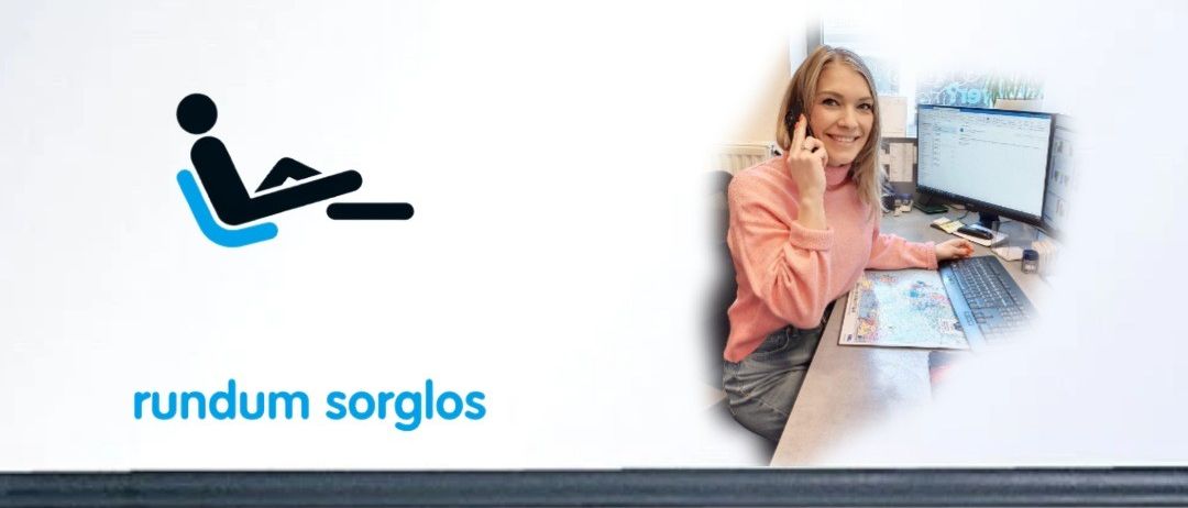 Bild enthält, White Board, Advertisement, Adult, Female, Person, Woman, Text, Monitor, Face, Business Card