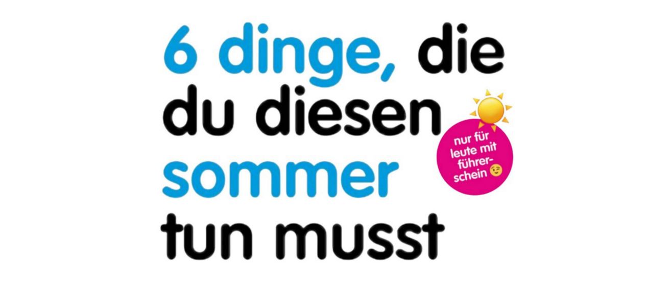Ein Poster mit der deutschen Phrase 'Nur fur Sommer' und 'Nur fur Fuhrerschein' in einem kleinen Kreis. Der Text sagt 'Nur Dinge, die du diesen Sommer tun musst.' Es ist in fetten schwarzen und blauen Schriften geschrieben.