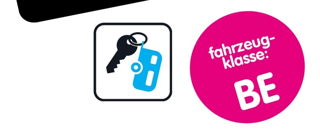 Schwarzer Tag mit weißem Text steht 09. Jänner 26 17-19.30 Uhr. Symbol mit einem Schlüssel und einem blauen Auto. Rosa Kreis mit Text fahrzeug-klasse: BE und blauer Text anhänger? da geht noch mehr!