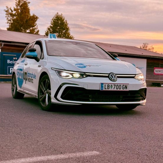 Bild enthält, Car, Transportation, Vehicle, Machine, Wheel, Bumper, Headlight