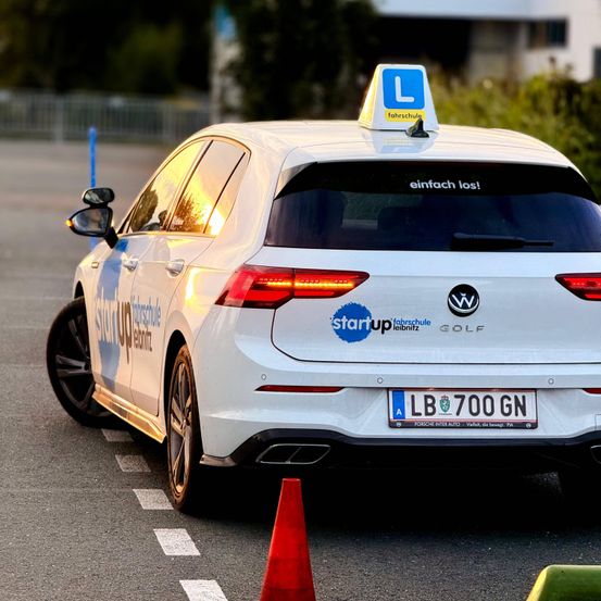 Bild enthält, License Plate, Transportation, Vehicle, Car, Machine, Wheel