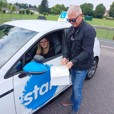 Bild enthält, Advertisement, Poster, Adult, Female, Person, Woman, Car, Male, Man, Jeans