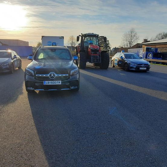 Bild enthält, Car, Transportation, Vehicle, Person, Machine, Wheel, Outdoors, Car Wash