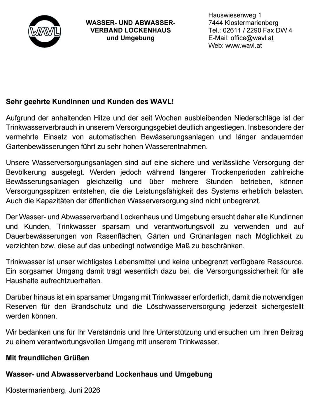 Aufgrund der anhaltenden Hitze und der seit Wochen ausbleibenden Niederschläge ist der Trinkwasserverbrauch in unserem Versorgungsgebiet deutlich angestiegen. Insbesondere der vermehrte Einsatz von automatischen Bewässerungsanlagen und länger andauernden Gartenbewässerungen führt zu sehr hohen Wasserentnahmen.