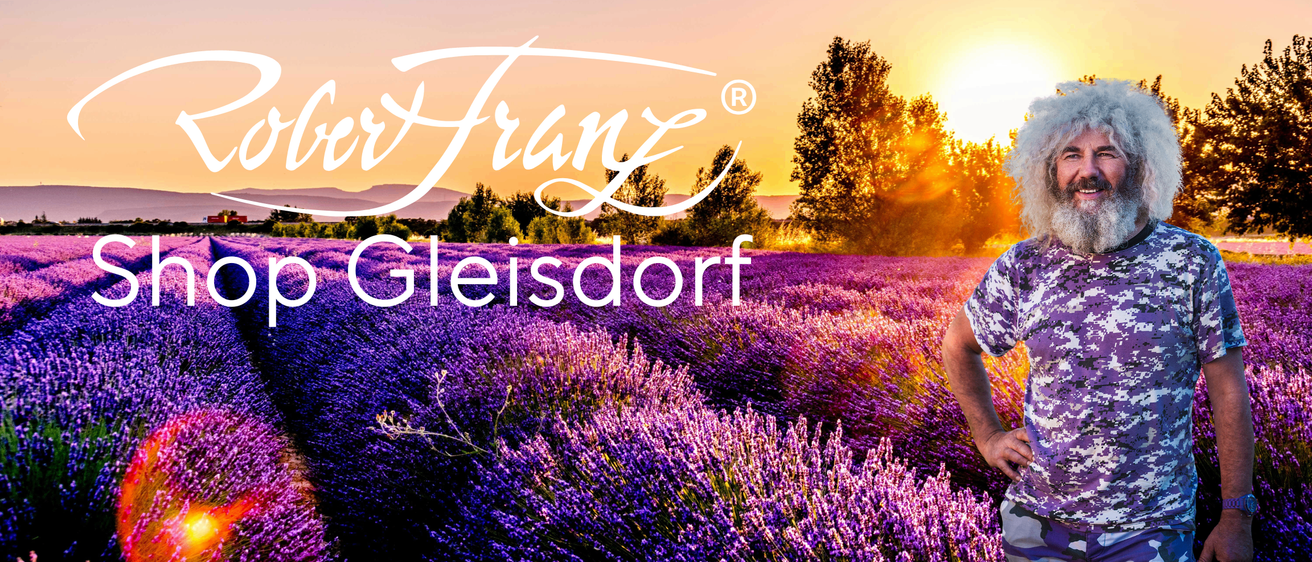 Bild enthält, Purple, Flower, Lavender, Adult, Male, Man, Person, Outdoors, Nature, Shorts