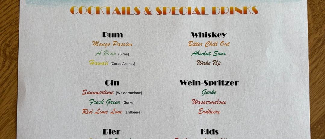 Ein Plakat für das Time Out-Event. Es bietet verschiedene Cocktails, Spezialgetränke, Gins, Biere und Speisen an. Es beginnt am 19.7, 26.7, 2.8, 16.8, 23.8, 30.8 und 6.9.