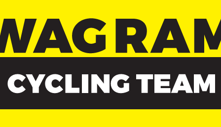 Bild enthält, Scoreboard, Logo, Text