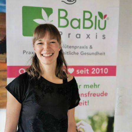 Bild enthält, Face, Happy, Head, Person, Smile, Clothing, Sleeve, Dimples