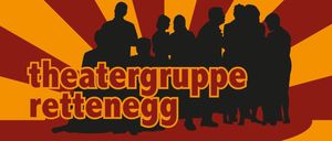 Eine Silhouette von Menschen, die in einer Reihe stehen, beschriftet mit 'Theatergruppe Rettenegg'. Der Hintergrund zeigt ein Sonnenmuster in Orange und Rot.