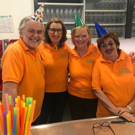 Bild enthält, Hat, People, Person, Adult, Female, Woman, Portrait, Male, Man, Glasses