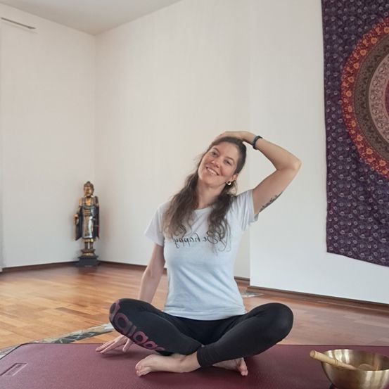 Bild enthält, Female, Girl, Person, Teen, Working Out, Fitness, Yoga, Lotus Yoga Pose, Face, Pilates