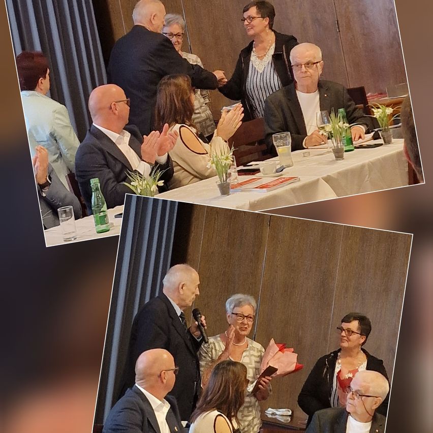 Eine Collage von Bildern aus einem Event zeigt Menschen, die klatschen, Blumen halten und in ein Mikrofon sprechen. Es gibt Tische mit Getränken und kleinen Pflanzen.
