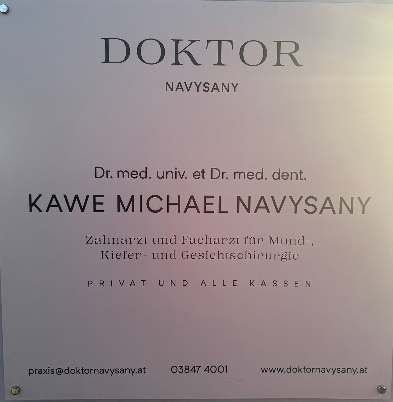 Bild enthält, Book, Publication, Advertisement, Poster, Text, Plaque