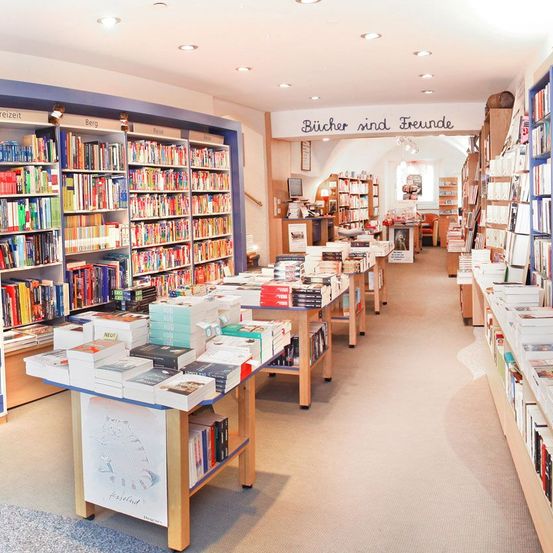 Bild enthält, Book, Publication, Shop, Bookstore, Furniture, Architecture, Building