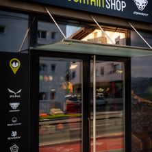 Bild enthält, Door