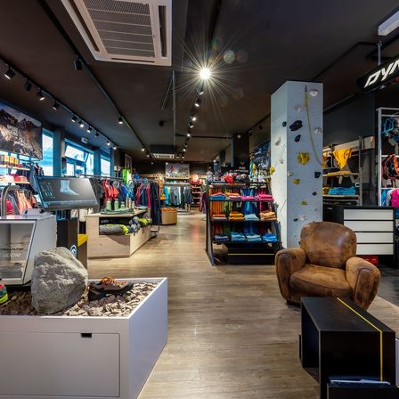 Bild enthält, Indoors, Shop, Market, Grocery Store, Supermarket, Furniture