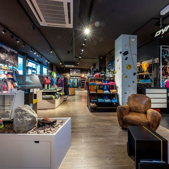 Bild enthält, Indoors, Shop, Market, Grocery Store, Supermarket, Furniture