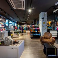 Bild enthält, Indoors, Shop, Market, Grocery Store, Supermarket, Furniture