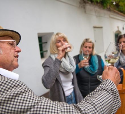 Bild enthält, Person, Alcohol, Beverage, Fun, Party, Face, Head, Drinking