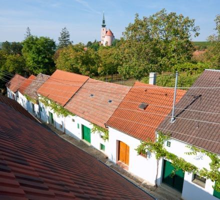 Bild enthält, Architecture, Building, Housing, House, Roof, Outdoors, Tile Roof