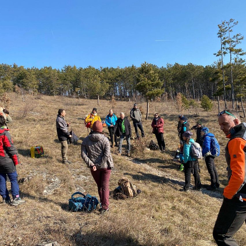 Bild enthält, Bag, Backpack, Backpacking, Person, Adult, Male, Man, Outdoors, Nature, Coat