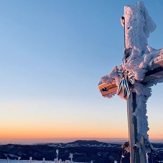 Bild enthält, Cross, Symbol, Outdoors, Nature