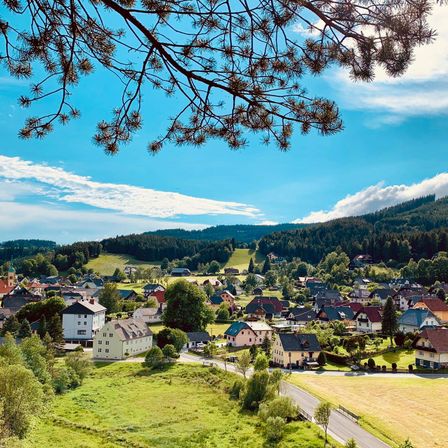 Bild enthält, Nature, Outdoors, Countryside, Rural, Village, Architecture, Building