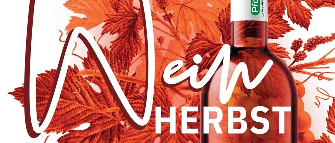 Ein Werbeplakat für ein österreichisches Weinfest, das eine Flasche Wein mit dem Aufkleber 'Freitag 30.10.2026' zeigt. Der Hintergrund ist mit Herbstblättern gefüllt und der Text hebt verschiedene Aktivitäten wie Weinverkostung, kulinarische Genüsse und Musik hervor.