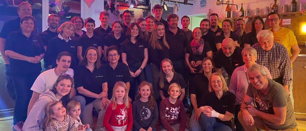 Bild enthält, People, Person, Urban, Adult, Female, Woman, Male, Man, Child, Girl