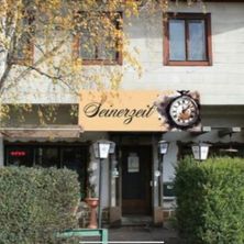Bild enthält, City, Cafe, Indoors, Restaurant, Architecture, Building, Urban, Potted Plant, Wristwatch, Inn