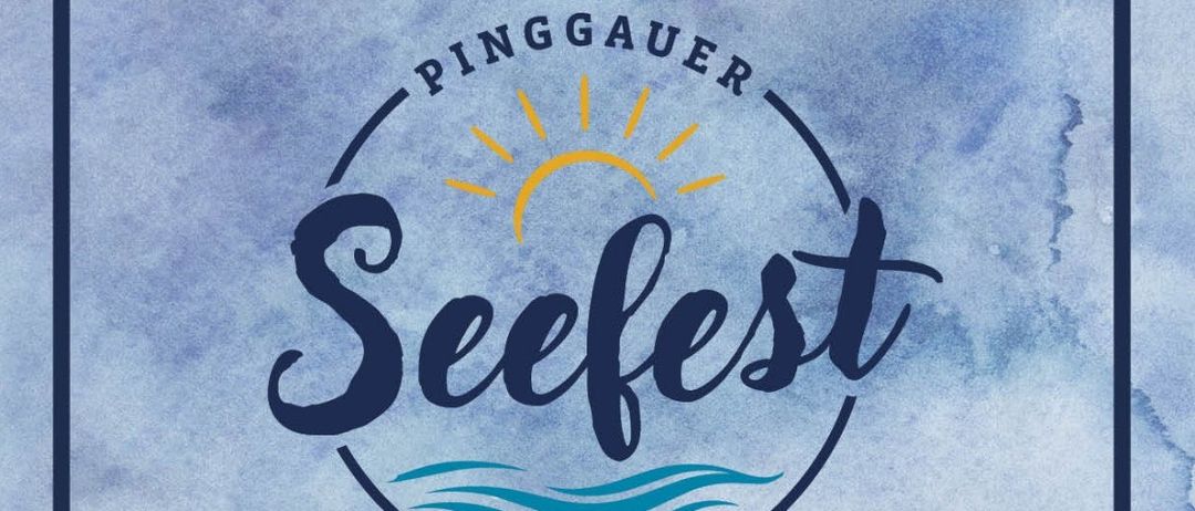 Seefest-Plakat mit blauen und weißen Farben. Datum ist 8. August 2026. Beginnt um 17 Uhr. Weitere Infos folgen!