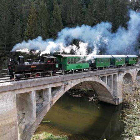 Bild enthält, Locomotive, Railway, Train, Transportation, Vehicle, Arch, Architecture, Bridge, Engine, Wheel