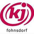 Das Logo für KJ Fohnsdorf zeigt einen stilisierten pinkfarbenen Buchstaben 'KJ' in einem kreisförmigen Design auf weißem Hintergrund. Darunter steht das Wort 'fohnsdorf' in fetter, serifenloser Schrift.