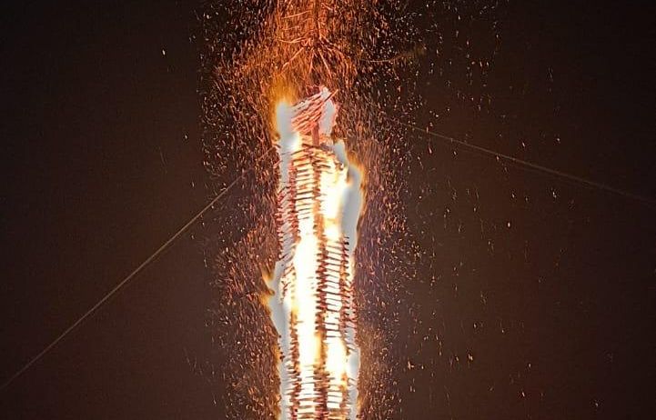 Bild enthält, Fire, Flame, Bonfire, Fireworks