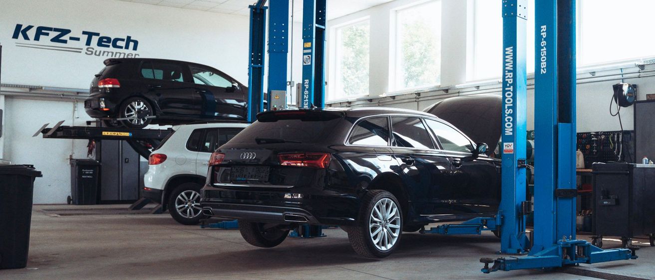 Bild enthält, Building, Factory, Manufacturing, Workshop, Car, Vehicle