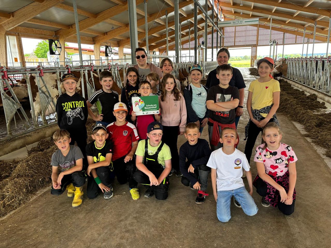 Bild enthält, People, Person, Photography, Portrait, Pants, T-Shirt, Shelter, Adult, Male, Man