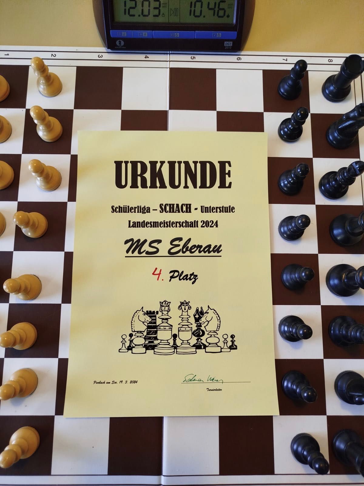 Bild enthält, Chess, Game, Advertisement, Poster, Text