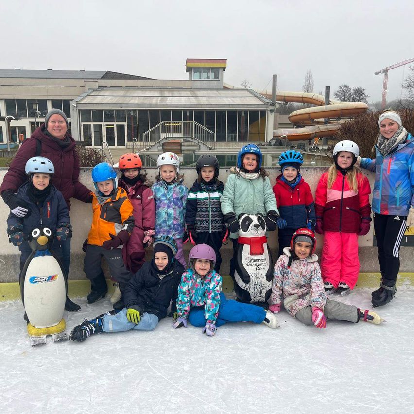 Bild enthält, People, Person, Helmet, Adult, Female, Woman, Boy, Child, Male, Girl