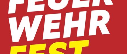 Rotes Plakat kündigt das 'Feuerwehr Fest' am 1. August in der ESV-Halle Spielfeld mit Steirmen als Band an. Gegründet 1889.